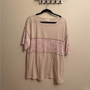 ⭐️B1G1FREE⭐️ NWOT oversized pink leopard top 🐆